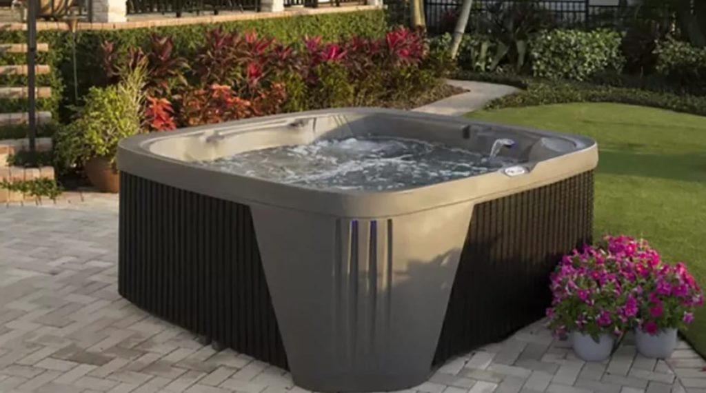 6 Person Hot Tub
